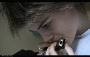 Sans Métro Fixe : scène de l'harmonica